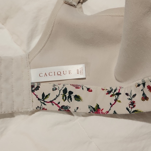 Cacique; 40D, Lightly Lined No Wire - Picture 5 of 6